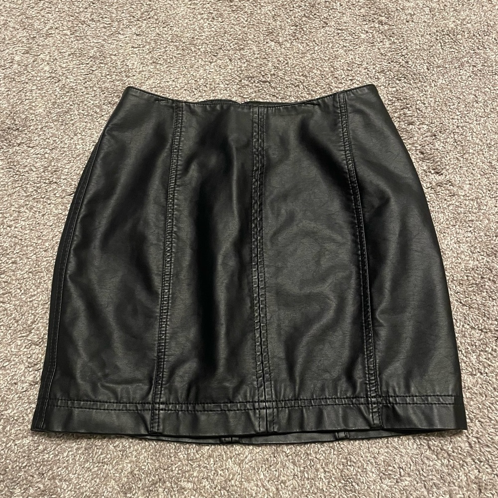 Women’s Free People Faux Leather Mini Skirt Size 2